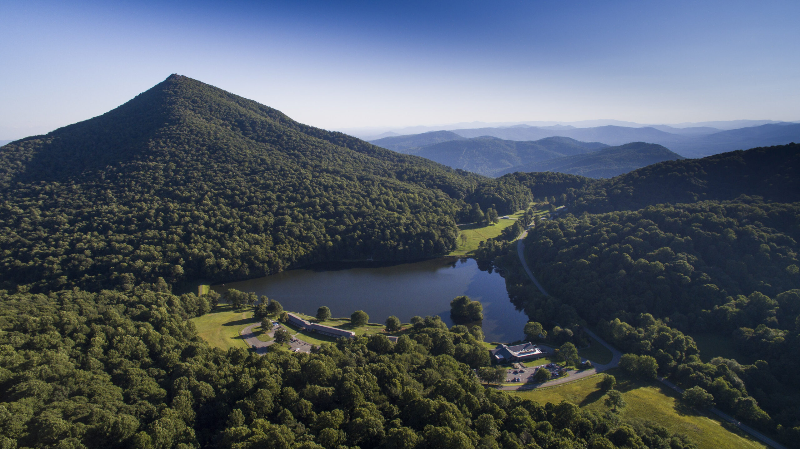 Peaks of Otter Lodge (Premium Parkway Lodge)